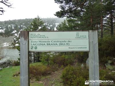 Lagunas de Neila;brujula orientacion;club de montaña;bastones de trekking